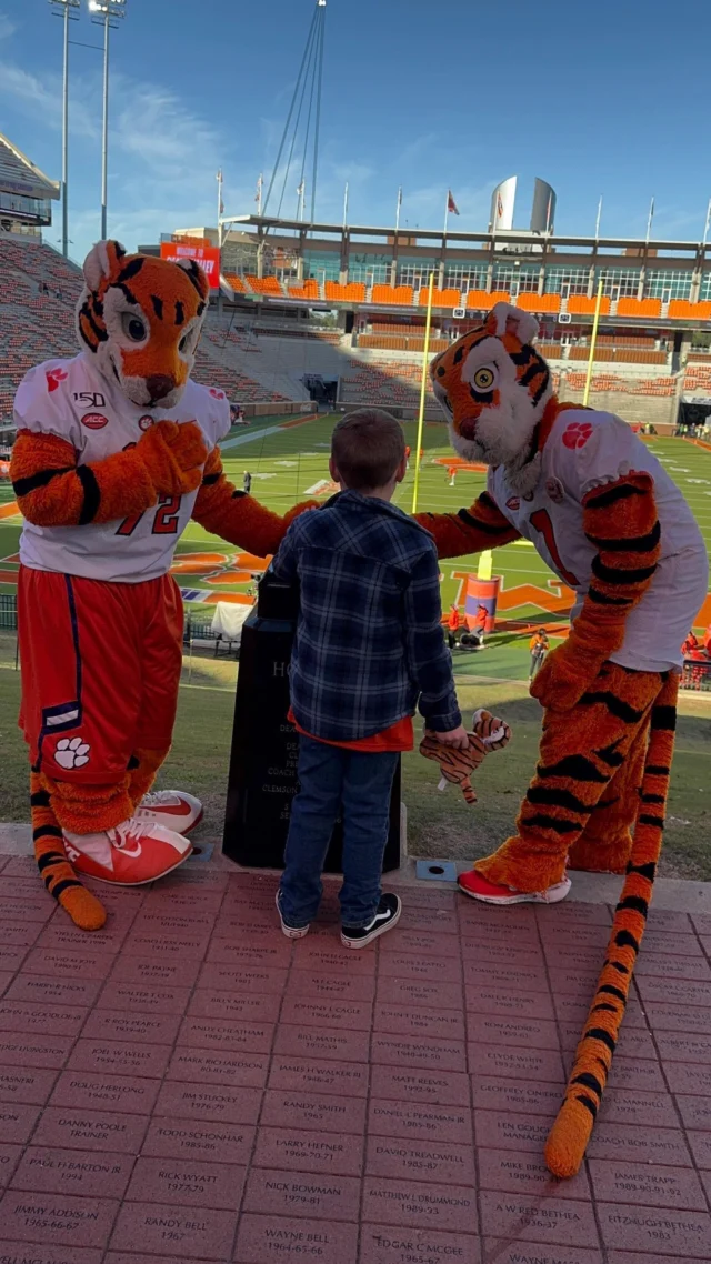 It’s game day in Death Valley and Dream Kid Liam is ready to cheer on @clemsonfb! 🧡🐅

Thank you to @volvoce_na for sponsoring our Collegiate Dream Teams!