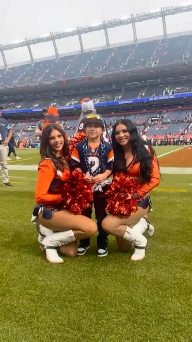 Yesterday, Elmer’s @broncos Dream weekend was topped off with time on the field before the game followed by a Broncos win!

At only the age of seven, Elmer has battled and overcome a number of health challenges. Despite the circumstances, he keeps a smile on his face and cares deeply about everyone around him. It was amazing to be able to give this joyful Dreamer a weekend of joy all about him!