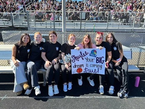 😍 Help us welcome Shaylee to the Dream On 3 family!
 
Last month, the @houghhighhuskies Junior Dream Team revealed to their classmate, Shaylee, that they were working to make her Dream come true!
 
Although Shaylee lives with Down syndrome, it has never stopped her from playing the game she loves. On and off the court, she’s described as everyone’s biggest cheerleader as she loves supporting those around her.
 
@houghdo3 recognizes Shaylee’s impact and the joy she brings to their school community, and the students are excited to rally behind this deserving individual by gifting her with a once-in-a-lifetime opportunity!